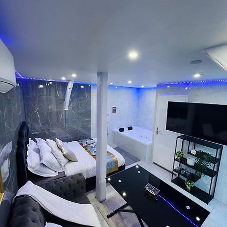 Room & Jacuzzi - Stade De France Saint-Denis  Eksteriør bilde
