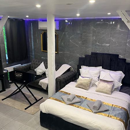 Room & Jacuzzi - Stade De France Saint-Denis  Eksteriør bilde