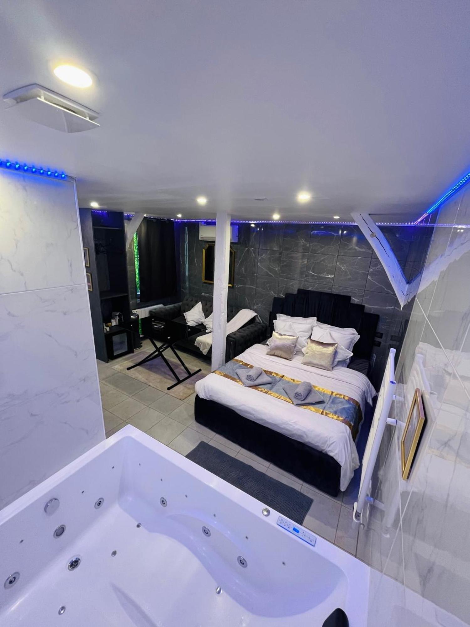 Room & Jacuzzi - Stade De France Saint-Denis  Eksteriør bilde