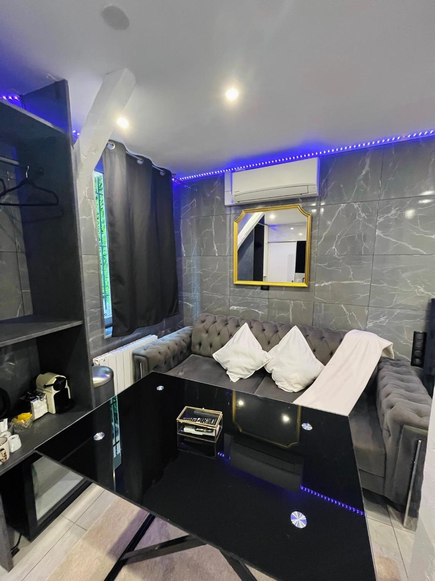 Room & Jacuzzi - Stade De France Saint-Denis  Eksteriør bilde