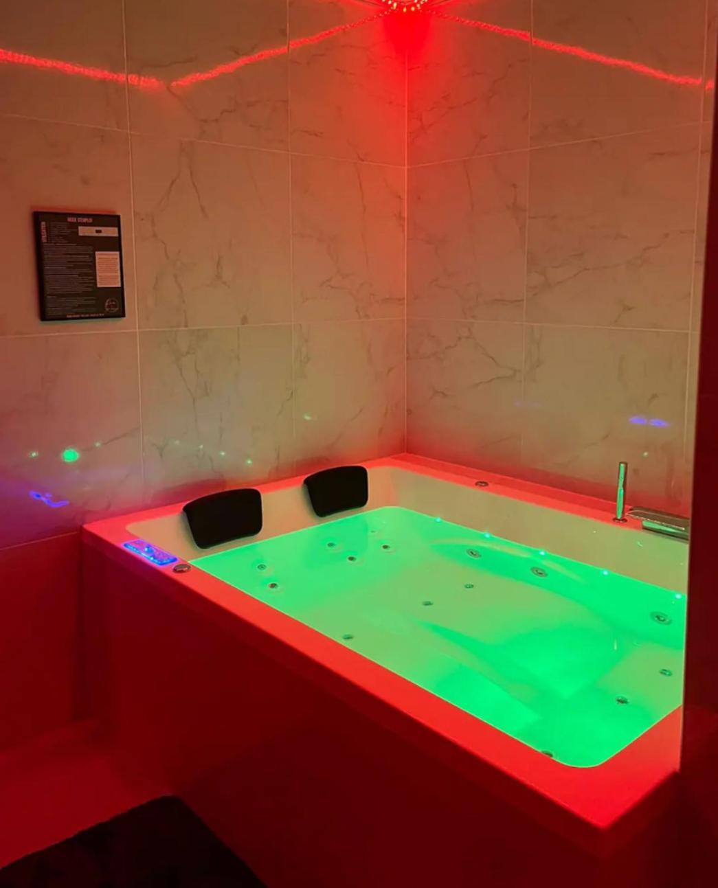 Room & Jacuzzi - Stade De France Saint-Denis  Eksteriør bilde