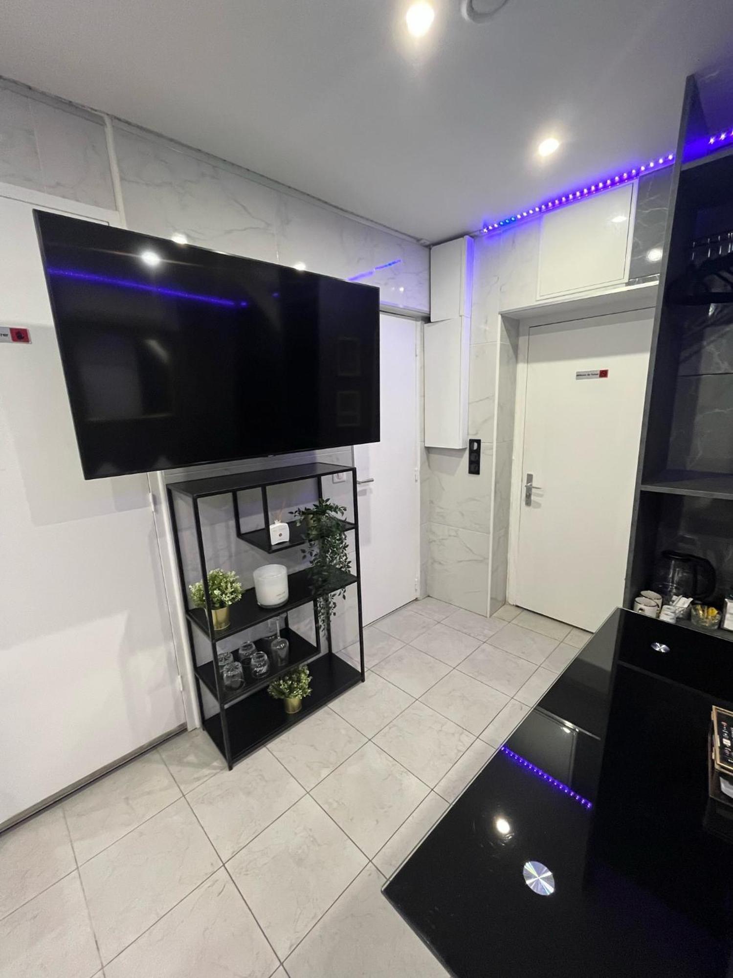Room & Jacuzzi - Stade De France Saint-Denis  Eksteriør bilde