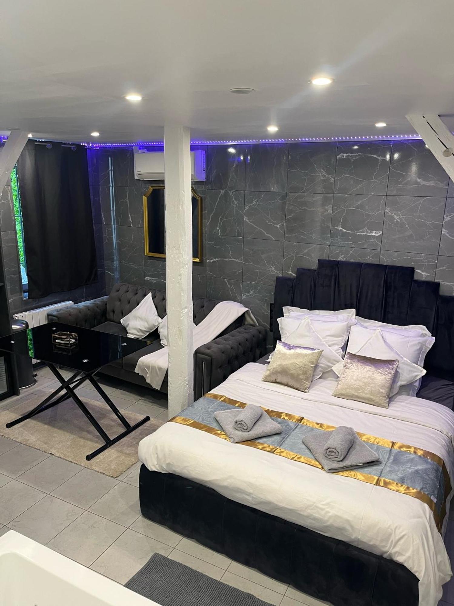 Room & Jacuzzi - Stade De France Saint-Denis  Eksteriør bilde
